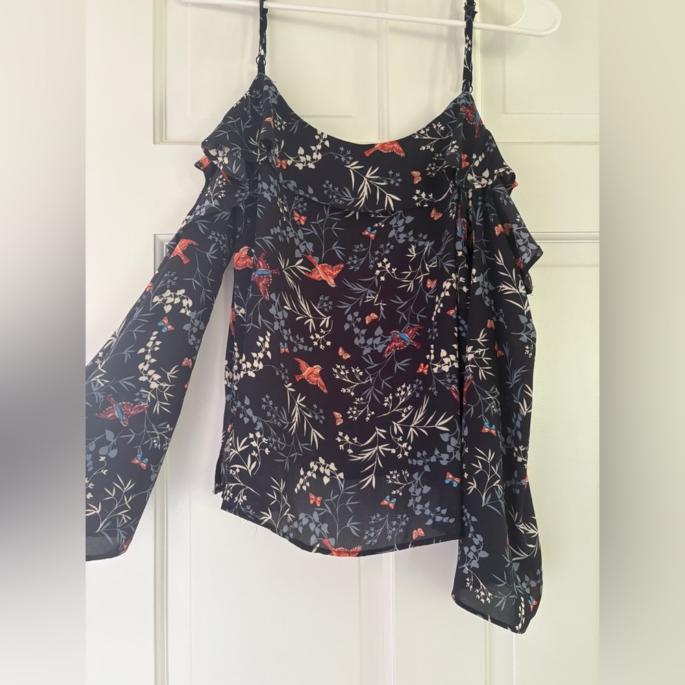 Navy blouse super cute details !! Closet clean out make offers!